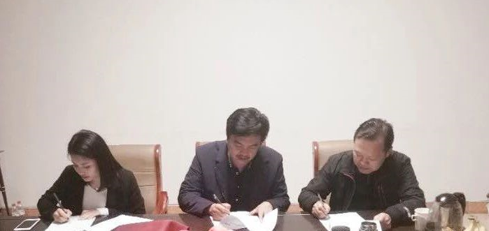 陪同河北邯鄲政府前往全產(chǎn)業(yè)鏈鑄造投資選址項(xiàng)目方對(duì)接考察，三方簽訂投資合作意向協(xié)議，為項(xiàng)目正式落地夯實(shí)基礎(chǔ)