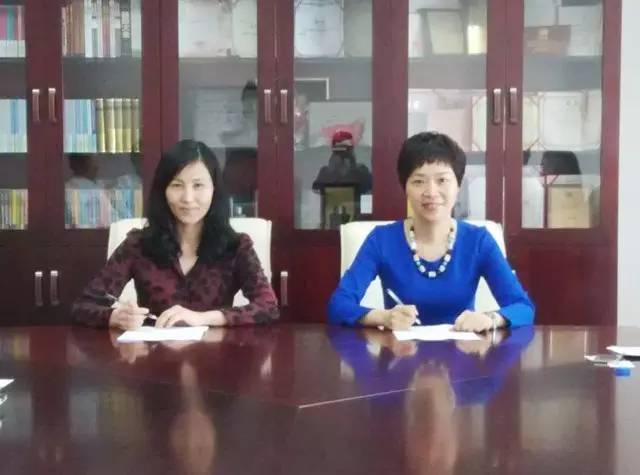 東方龍商務(wù)與??ㄖ菐鞆?qiáng)強(qiáng)聯(lián)合,全面達(dá)成深度戰(zhàn)略合作 東方龍商務(wù)與??ㄖ菐鞆?qiáng)強(qiáng)聯(lián)合,全面達(dá)成深度戰(zhàn)略合作