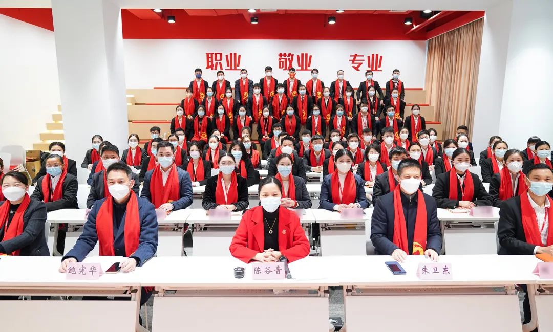 凝心聚力擔(dān)使命，奮楫揚(yáng)帆新征程！東方龍商務(wù)集團(tuán)舉行2022年度總結(jié)暨表彰大會(huì)