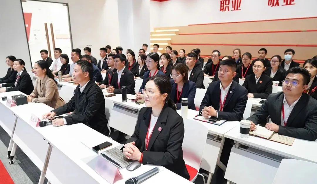 用好集團(tuán)招商“指揮棒”，激活項(xiàng)目開發(fā)正能量！4月下旬，集團(tuán)29個(gè)優(yōu)質(zhì)投資選址項(xiàng)目通過(guò)評(píng)估